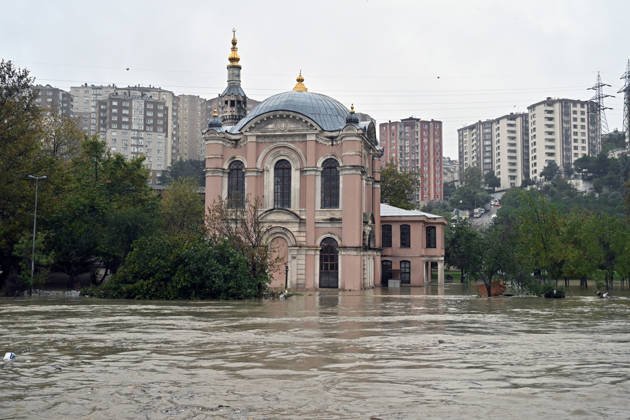 Historic Sadabat Mosque and surrounding structures submerged as Kagithane Stream overflows in Istanbul ISTANBUL, TURKIYE - OCTOBER 15: Floodwaters surround the historic Sadabat Camii (Aziziye Mosque) and surrounding structures in the Kagithane district of Istanbul, Turkiye on October 15, 2026. Heavy downpours caused the Kagithane Stream to overflow its banks, inundating nearby historical sites, courtyards, and streets. Isa Terli Anadolu Istanbul Turkey. Editorial use only. Please get in touch for any other usage.  Copyright: x2026xAnadoluxIsaxTerlix