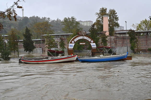 Historic Sadabat Mosque and surrounding structures submerged as Kagithane Stream overflows in Istanbul ISTANBUL, TURKIYE - OCTOBER 15: Floodwaters surround the historic Sadabat Camii (Aziziye Mosque) and surrounding structures in the Kagithane district of Istanbul, Turkiye on October 15, 2026. Heavy downpours caused the Kagithane Stream to overflow its banks, inundating nearby historical sites, courtyards, and streets. Isa Terli Anadolu Istanbul Turkey. Editorial use only. Please get in touch for any other usage.  Copyright: x2026xAnadoluxIsaxTerlix