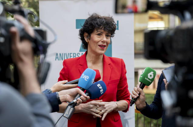 Elma Saiz Opens the 2026 Pensions Forum Elma Saiz, Minister of Inclusion, Social Security, and Migration and government spokesperson, speaks with the media during the opening of the 2026 Pensions Forum, at the COAM headquarters on October 15, 2026, in Madrid, Spain. The forum was organized by APD, BBVA Seguros, Ibercaja, Marsh, Santander Seguros, and VidaCaixa. October 15, 2026, Madrid, Spain  Copyright: xAlbertoxOrtegax 7846704
