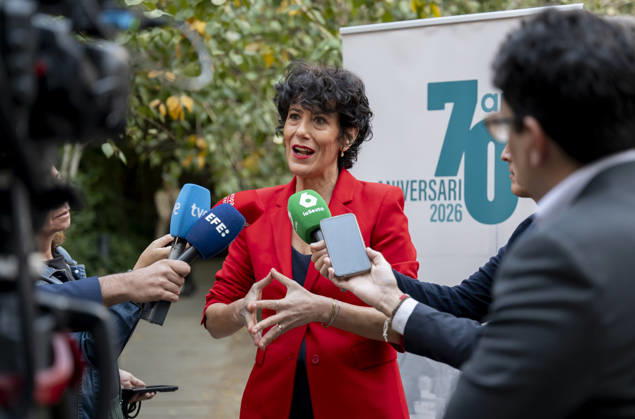 Elma Saiz Opens the 2026 Pensions Forum Elma Saiz, Minister of Inclusion, Social Security, and Migration and government spokesperson, speaks with the media during the opening of the 2026 Pensions Forum, at the COAM headquarters on October 15, 2026, in Madrid, Spain. The forum was organized by APD, BBVA Seguros, Ibercaja, Marsh, Santander Seguros, and VidaCaixa. October 15, 2026, Madrid, Spain  Copyright: xAlbertoxOrtegax 7846705