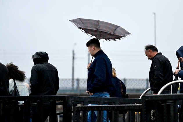 Heavy rainfall in Istanbul ISTANBUL, TURKIYE - OCTOBER 15: People stroll the city with raincoats and umbrellas in Eminonu district during heavy rainfall in Istanbul, Turkiye, on October 15, 2026. Arif Hudaverdi Yaman Anadolu Istanbul Turkey. Editorial use only. Please get in touch for any other usage.  Copyright: x2026xAnadoluxArifxHudaverdixYamanx