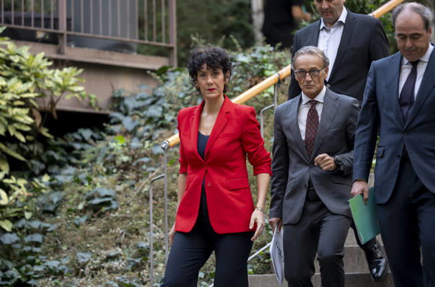 Elma Saiz Opens the 2026 Pensions Forum Elma Saiz i, Minister of Inclusion, Social Security, and Migration and Government Spokesperson, upon her arrival at the opening of the 2026 Pensions Forum, at the COAM headquarters on October 15, 2026, in Madrid, Spain. The forum was organized by APD, BBVA Seguros, Ibercaja, Marsh, Santander Seguros, and VidaCaixa. October 15, 2026, Madrid, Spain  Copyright: xAlbertoxOrtegax 7846798