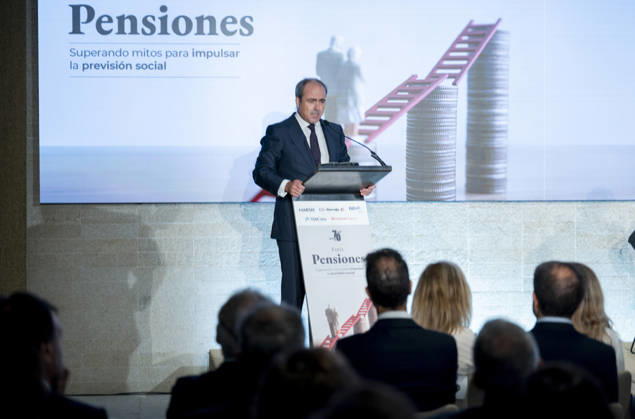 Elma Saiz Opens the 2026 Pensions Forum David Novoa, a partner at Marsh Health and Benefits, speaks during the opening of the 2026 Pensions Forum at the COAM headquarters on October 15, 2026, in Madrid, Spain. The forum was organized by APD, BBVA Seguros, Ibercaja, Marsh, Santander Seguros, and VidaCaixa. October 15, 2026, Madrid, Spain  Copyright: xAlbertoxOrtegax 7846805