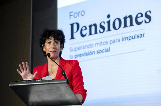 Elma Saiz Opens the 2026 Pensions Forum Elma Saiz, Minister of Inclusion, Social Security, and Migration and government spokesperson, speaks during the opening of the 2026 Pensions Forum, at the COAM headquarters on October 15, 2026, in Madrid, Spain. The forum was organized by APD, BBVA Seguros, Ibercaja, Marsh, Santander Seguros, and VidaCaixa. October 15, 2026, Madrid, Spain  Copyright: xAlbertoxOrtegax 7846821