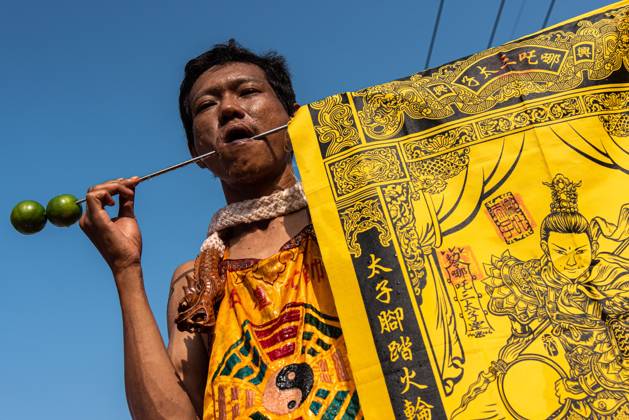 October 15, 2026, Trang, Thailand: A devotee with a skewer piercing his cheek participates in a street procession during the Vegetarian Festival..The annual Vegetarian Festival is held in Bangkok and many parts of southern Thailand, including Trang, Phang Nga, and Phuket, where worshippers refrain from eating animal products over the nine days, coinciding with the celebration of the Nine Emperor Gods. Trang Thailand - ZUMAs197 20261015_aaa_s197_018 Copyright: xPeeraponxBoonyakiatx