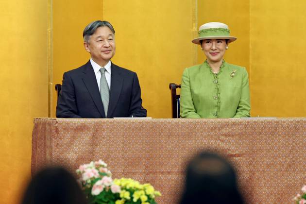 Entertainment Bilder des Tages Emperor, empress at global environmental conference Japan s Emperor Naruhito and Empress Masako attend the opening ceremony of an international conference hosted by the Global Environmental Action at a hotel in Tokyo on Oct. 15, 2026. (Pool photo)  A14AA0005630928P