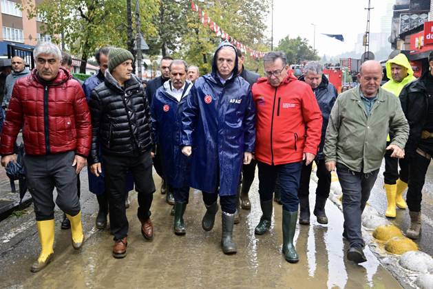 Istanbul Governor Gul inspects rain-hit Sariyer district in Istanbul ISTANBUL, TURKIYE - OCTOBER 15: Istanbul Governor Davut Gul inspects ongoing response efforts in Sariyer, one of the districts affected by two days of heavy rainfall in Istanbul, Turkiye on October 15, 2026. Serhat Cagdas Anadolu Istanbul Turkey. Editorial use only. Please get in touch for any other usage.  Copyright: x2026xAnadoluxSerhatxCagdasx