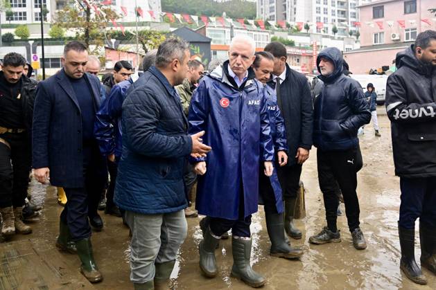 Istanbul Governor Gul inspects rain-hit Sariyer district in Istanbul ISTANBUL, TURKIYE - OCTOBER 15: Istanbul Governor Davut Gul inspects ongoing response efforts in Sariyer, one of the districts affected by two days of heavy rainfall in Istanbul, Turkiye on October 15, 2026. Serhat Cagdas Anadolu Istanbul Turkey. Editorial use only. Please get in touch for any other usage.  Copyright: x2026xAnadoluxSerhatxCagdasx