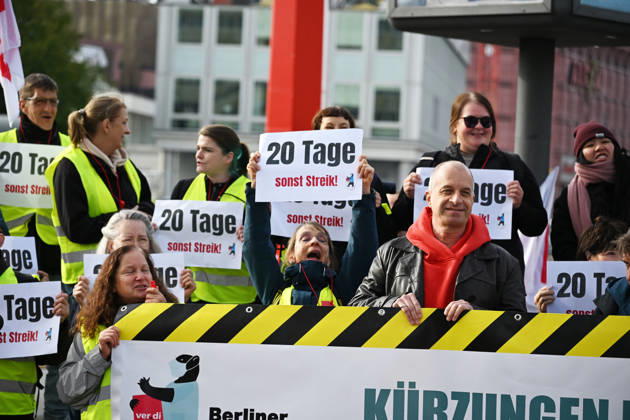 Charite workers strike over working conditions in Berlin BERLIN, GERMANY - OCTOBER 15: Workers at Charite, one of Germany’s largest university hospitals, take part in a warning strike called by the ver.di trade union, demanding better working conditions and reduced workloads, in Berlin, Germany, October 15, 2026. Volodymyr Sindieiev Anadolu Berlin Germany. Editorial use only. Please get in touch for any other usage.  Copyright: x2026xAnadoluxVolodymyrxSindieievx