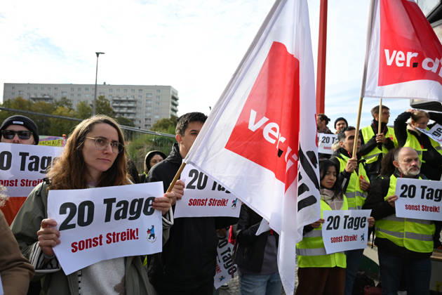 Charite workers strike over working conditions in Berlin BERLIN, GERMANY - OCTOBER 15: Workers at Charite, one of Germany’s largest university hospitals, take part in a warning strike called by the ver.di trade union, demanding better working conditions and reduced workloads, in Berlin, Germany, October 15, 2026. Volodymyr Sindieiev Anadolu Berlin Germany. Editorial use only. Please get in touch for any other usage.  Copyright: x2026xAnadoluxVolodymyrxSindieievx