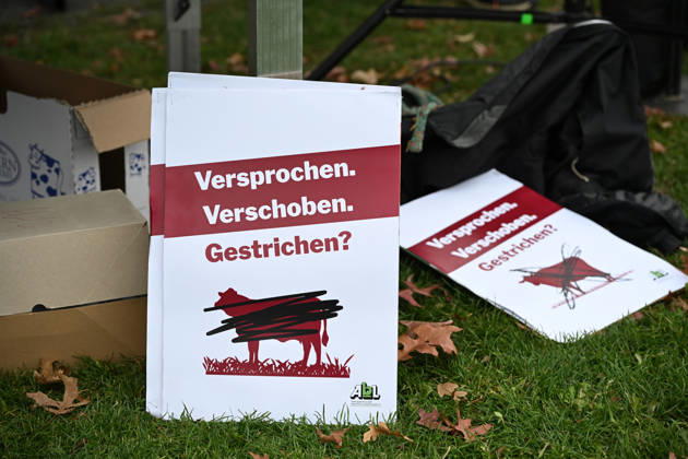 Rally calls for dairy cow pasture subsidy in Berlin BERLIN, GERMANY – OCTOBER 15: Placards are seen during a protest in front of the German Bundestag for the introduction of a planned eco-scheme to support pasture-based dairy farming, in Berlin, Germany, 15 October 2026. The Bundestag is scheduled to debate a draft bill that would scrap the proposed subsidy. The protest is part of a week of action highlighting the importance of pasture-based livestock farming. Volodymyr Sindieiev Anadolu Berlin Germany. Editorial use only. Please get in touch for any other usage.  Copyright: x2026xAnadoluxVolodymyrxSindieievx