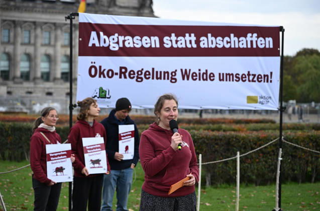 Rally calls for dairy cow pasture subsidy in Berlin BERLIN, GERMANY – OCTOBER 15: People protest in front of the German Bundestag for the introduction of a planned eco-scheme to support pasture-based dairy farming, in Berlin, Germany, 15 October 2026. The Bundestag is scheduled to debate a draft bill that would scrap the proposed subsidy. The protest is part of a week of action highlighting the importance of pasture-based livestock farming. Volodymyr Sindieiev Anadolu Berlin Germany. Editorial use only. Please get in touch for any other usage.  Copyright: x2026xAnadoluxVolodymyrxSindieievx