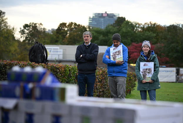 Rally calls for dairy cow pasture subsidy in Berlin BERLIN, GERMANY – OCTOBER 15: People protest in front of the German Bundestag for the introduction of a planned eco-scheme to support pasture-based dairy farming, in Berlin, Germany, 15 October 2026. The Bundestag is scheduled to debate a draft bill that would scrap the proposed subsidy. The protest is part of a week of action highlighting the importance of pasture-based livestock farming. Volodymyr Sindieiev Anadolu Berlin Germany. Editorial use only. Please get in touch for any other usage.  Copyright: x2026xAnadoluxVolodymyrxSindieievx