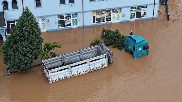 Heavy rain causes flooding in Turkiye s Sakarya SAKARYA, TURKIYE - OCTOBER 15: An aerial view of flooded homes and businesses in the Daricayiri neighborhood of Karasu district in Sakarya, Turkiye, following heavy rainfall that has continued since the previous evening, on October 15, 2026. The neighborhood entrance is closed to traffic due to flooding. Ibrahim Yozoglu Anadolu Sakarya Turkey. Editorial use only. Please get in touch for any other usage.  Copyright: x2026xAnadoluxIbrahimxYozoglux