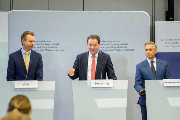 October 15, 2026: Press Conference at the BMLUK Federal Minister of Economy, Energy, and Tourism Wolfgang Hattmannsdorfer (ÖVP) on October 15, 2026, at the press conference on the federal government’s 2027 Renovation Initiative at the Federal Ministry of Agriculture and Forestry, Climate and Environmental Protection, Regions, and Water Management in Vienna, Vienna, Austria