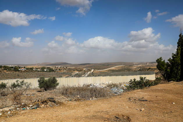 Palestinian Farmers Harvest Olives Near Barrier West of Hebron Palestinian farmers pick olives during the harvest season in a field in the village of Beit Awwa, west of Hebron, in the occupied West Bank, on October 15, 2026, near the Israeli separation barrier. Photo by Mamoun Wazwaz apaimages Hebron West Bank Palestinian Territory 151026_Hebron_MW_00(34) Copyright: xapaimagesxMamounxWazwazx xapaimagesx