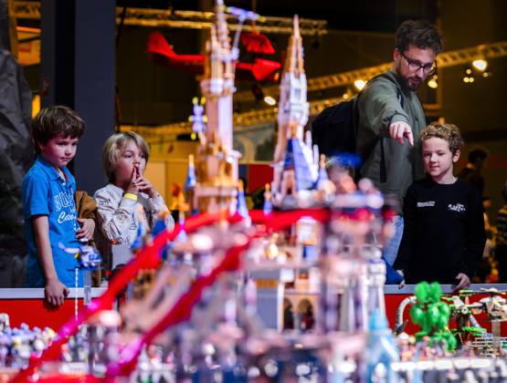 UTRECHT - Visitors view LEGO creations during the first day of LEGO World at the Jaarbeurs. For seven days, young and old can have fun with the building toys. REMKO DE WAAL ANP netherlands out - belgium out  Copyright: xx x572522096x originalFilename: 572522096.jpg