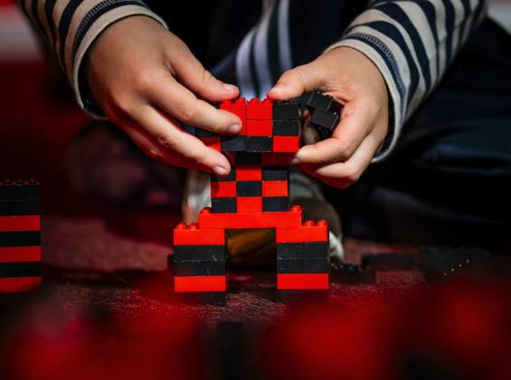 UTRECHT - Visitors build with LEGO during the first day of LEGO World at the Jaarbeurs. For seven days, young and old can let loose with the building toys. REMKO DE WAAL ANP netherlands out - belgium out  Copyright: xx x572522137x originalFilename: 572522137.jpg