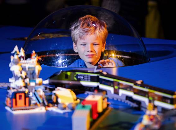 UTRECHT - Visitors view LEGO creations during the first day of LEGO World at the Jaarbeurs. For seven days, young and old can have fun with the building toys. REMKO DE WAAL ANP netherlands out - belgium out  Copyright: xx x572522175x originalFilename: 572522175.jpg
