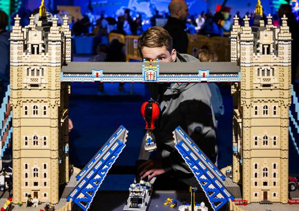 UTRECHT - Visitors view LEGO creations during the first day of LEGO World at the Jaarbeurs. For seven days, young and old can have fun with the building toys. REMKO DE WAAL ANP netherlands out - belgium out  Copyright: xx x572522826x originalFilename: 572522826.jpg