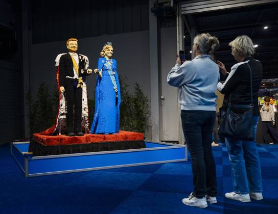 UTRECHT - King Willem-Alexander and Queen Maxima made of LEGO bricks during the first day of LEGO World at the Jaarbeurs. For seven days, young and old can have fun with the building toys. REMKO DE WAAL ANP netherlands out - belgium out  Copyright: xx x572523275x originalFilename: 572523275.jpg
