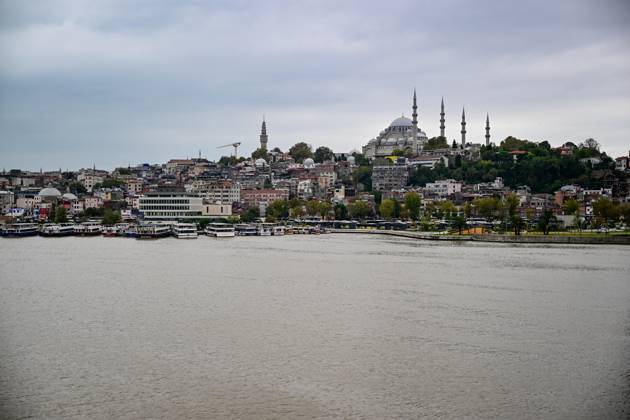 Rain turns waters brown along Istanbul strait ISTANBUL, TURKIYE - OCTOBER 15: Brown-colored water is visible along parts of the Istanbul Strait shoreline and the Golden Horn following heavy rain in the city, on October 15, 2026 in Istanbul, Turkiye. The change in water color was observed in several coastal areas after the downpour. Cem Tekkesinoglu Anadolu Istanbul Turkey. Editorial use only. Please get in touch for any other usage.  Copyright: x2026xAnadoluxCemxTekkesinoglux