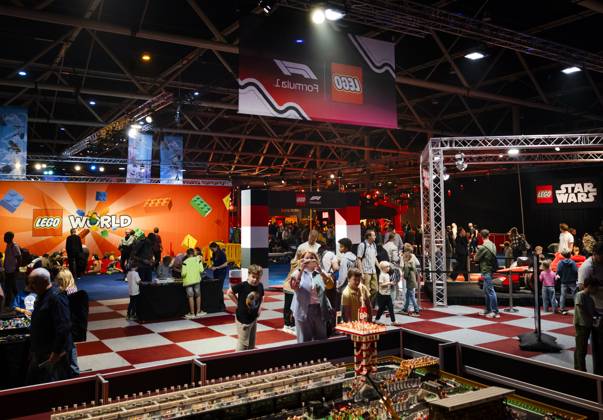 UTRECHT - Visitors during the first day of LEGO World at the Jaarbeurs. For seven days, young and old can have fun with the building toys. REMKO DE WAAL ANP netherlands out - belgium out  Copyright: xx x572524480x originalFilename: 572524480.jpg