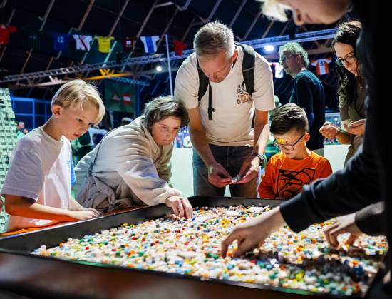 UTRECHT - Visitors build with LEGO during the first day of LEGO World at the Jaarbeurs. For seven days, young and old can let loose with the building toys. REMKO DE WAAL ANP netherlands out - belgium out  Copyright: xx x572524668x originalFilename: 572524668.jpg