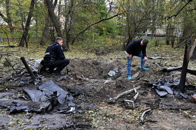 Aftermath Of A Russian Drone Attack In Kyiv, 15 Oct 2026 Police and an expert work at the site of a crater near a damaged residential building following the explosion of a Geran-5 jet-powered drone in Kyiv, Ukraine, on October 15, 2026. Kyiv Ukraine  Copyright: xOleksandrxGusevx originalFilename: gusev-notitle261015_npc0z.jpg