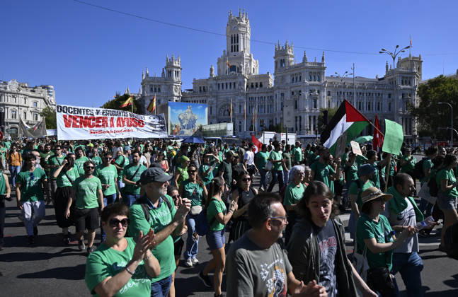 Students and teachers rally in Madrid as education strike continues MADRID, SPAIN - OCTOBER 15: Students and education workers march through central Madrid carrying banners and placards as an indefinite strike demanding improved education conditions continues for a second day, on October 15, 2026 in Madrid, Spain. Students who walked out of classes joined teachers and other education staff in the demonstration, which was called by unions representing the education sector. Burak Akbulut Anadolu Madrid Spain. Editorial use only. Please get in touch for any other usage.  Copyright: x2026xAnadoluxBurakxAkbulutx