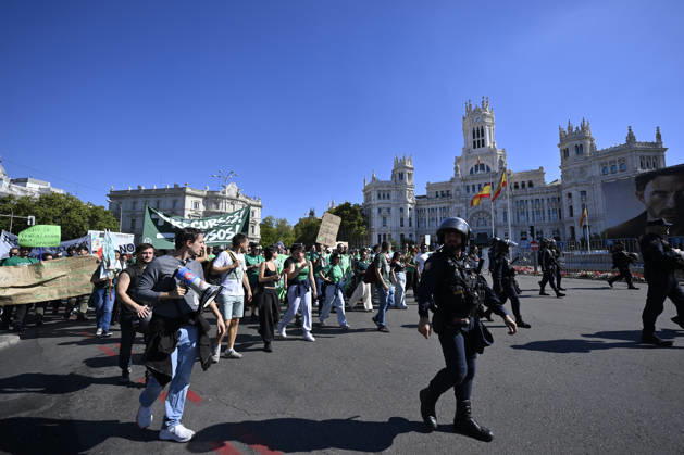 Students and teachers rally in Madrid as education strike continues MADRID, SPAIN - OCTOBER 15: Students and education workers march through central Madrid carrying banners and placards as an indefinite strike demanding improved education conditions continues for a second day, on October 15, 2026 in Madrid, Spain. Students who walked out of classes joined teachers and other education staff in the demonstration, which was called by unions representing the education sector. Burak Akbulut Anadolu Madrid Spain. Editorial use only. Please get in touch for any other usage.  Copyright: x2026xAnadoluxBurakxAkbulutx
