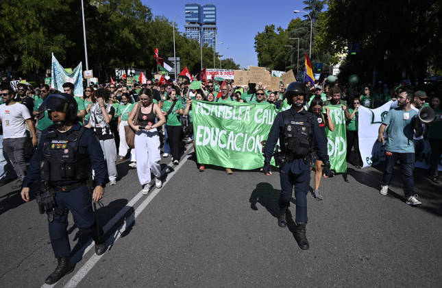 Students and teachers rally in Madrid as education strike continues MADRID, SPAIN - OCTOBER 15: Students and education workers march through central Madrid carrying banners and placards as an indefinite strike demanding improved education conditions continues for a second day, on October 15, 2026 in Madrid, Spain. Students who walked out of classes joined teachers and other education staff in the demonstration, which was called by unions representing the education sector. Burak Akbulut Anadolu Madrid Spain. Editorial use only. Please get in touch for any other usage.  Copyright: x2026xAnadoluxBurakxAkbulutx