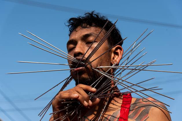 October 15, 2026, Trang, Thailand: A devotee with a skewer piercing his cheek participates in a street procession during the Vegetarian Festival. The annual Vegetarian Festival is held in Bangkok and many parts of southern Thailand, including Trang, Phang Nga, and Phuket, where worshippers refrain from eating animal products over the nine days, coinciding with the celebration of the Nine Emperor Gods. Trang Thailand - ZUMAs197 20261015_aaa_s197_011 Copyright: xPeeraponxBoonyakiatx