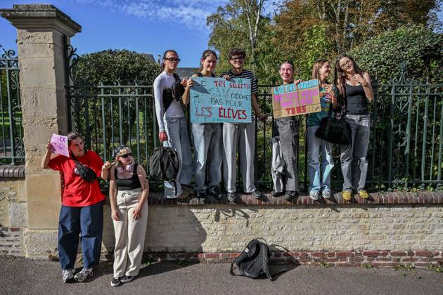 HIGH SCHOOL STUDENTS’ PROTEST PHOTOPQR OUEST FRANCE Martin ROCHE Caen October 15, 2026 On Thursday, October 15, 2026, about 400 people protested in the streets of Caen, Calvados. The demonstration was organized by the General Assembly of National Education staff, supported by union members, high school students, and college students. Photographer: Martin ROCHE, Ouest France, France. Fires have broken out at several schools in France as students protest by blocking access to educational institutions nationwide over school funding and learning conditions. Caen, FRANCE, France  Copyright: xPHOTOPQR OUESTxFRANCE MAXPPPxMartinxROCHEx 20261015OFR0440 20261015OFR0440