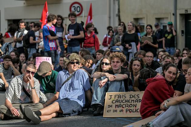 HIGH SCHOOL STUDENTS’ PROTEST PHOTOPQR OUEST FRANCE Martin ROCHE Caen October 15, 2026 On Thursday, October 15, 2026, about 400 people protested in the streets of Caen, Calvados. The demonstration was organized by the General Assembly of National Education staff, supported by union members, high school students, and college students. Photographer: Martin ROCHE, Ouest France, France. Fires have broken out at several schools in France as students protest by blocking access to educational institutions nationwide over school funding and learning conditions. Caen, FRANCE, France  Copyright: xPHOTOPQR OUESTxFRANCE MAXPPPxMartinxROCHEx 20261015OFR0441 20261015OFR0441