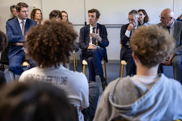 French Education Minister Edouard Geffray Visits Lycée Des Graves - Gradignan French Education Minister Edouard Geffray visits Lycée des Graves as part of a series of meetings with school communities following the recent student mobilization. The minister meets with school staff before holding discussions with elected student representatives and class delegates to adress issues raised by the demonstrations, in Gradignan, France, on October 15, 2026. Photo by Margot Le Gonidec ABACAPRESS.COM Gradignan France Copyright: xLexGonidecxMargot ABACAx
