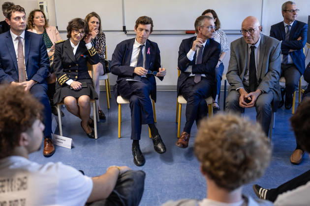 French Education Minister Edouard Geffray Visits Lycée Des Graves - Gradignan French Education Minister Edouard Geffray visits Lycée des Graves as part of a series of meetings with school communities following the recent student mobilization. The minister meets with school staff before holding discussions with elected student representatives and class delegates to adress issues raised by the demonstrations, in Gradignan, France, on October 15, 2026. Photo by Margot Le Gonidec ABACAPRESS.COM Gradignan France Copyright: xLexGonidecxMargot ABACAx