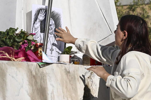 October 15, 2026, Rome, Italy: A girl, author of the drawing, places a portrait of Pope Leo at the foot of the statue of Pope John Paul II outside Agostino Gemelli University Hospital, where Pope Leo XIV is hospitalized, Rome, Italy, 15 October 2026. According to the Holy See Press Office, Pope Leo XIV is recovering after undergoing successful surgery on 13 October to remove the lower lobe of his right lung. Doctors confirmed a diagnosis of lung adenocarcinoma during the operation. ANSA RICCARDO ANTIMIANI. Rome Italy - ZUMAa110 20261015_zaf_a110_016 Copyright: xRiccardoxAntimianix