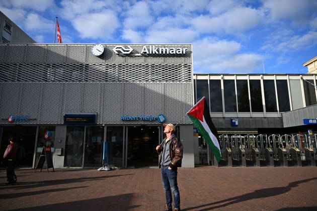 Pro-Palestinian demonstration ahead of UEFA Europa League match between AZ Alkmaar v Hapoel Be er Sheva in Netherlands ALKMAAR, NETHERLANDS - OCTOBER 15: Pro-Palestinian demonstrator groups gather near AFAS Stadium to protest the UEFA Europa League football match between AZ Alkmaar and Hapoel Be er Sheva in Alkmaar, Netherlands on October 15, 2026. Security measures were heightened around the venue during the protest ahead of the match. Mouneb Taim Anadolu Alkmaar Netherlands. Editorial use only. Please get in touch for any other usage.  Copyright: x2026xAnadoluxMounebxTaimx