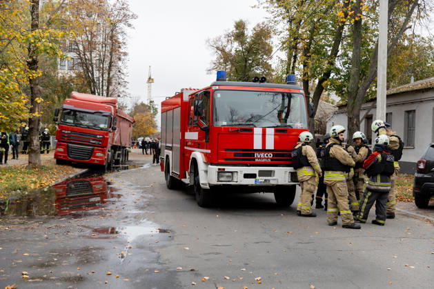 Russian attack towards civilian infrastructure in Ukraine’s Poltava DNIPRO, UKRAINE - OCTOBER 15: (----EDITORIAL USE ONLY - MANDATORY CREDIT - DNIPROPETROVSK REGIONAL MILITARY ADMINISTRATION OF UKRAINE HANDOUT - NO MARKETING NO ADVERTISING CAMPAIGNS - DISTRIBUTED AS A SERVICE TO CLIENTS---- HANDOUT - NO MARKETING NO ADVERTISING CAMPAIGNS - DISTRIBUTED AS A SERVICE TO CLIENTS----) A view of the destruction after the Russian combined attack towards civilian infrastructure and damaged a school building, an apartment building, three private houses, an administrative building, and four vehicles on Poltava, Ukraine on October 15, 2026. Dnipropetrovsk Regional Military Anadolu Dnipropetrovs ka Oblast Ukraine. Editorial use only. Please get  Copyright: x2026xAnadoluxDnipropetrovskxRegionalxMilitaryx