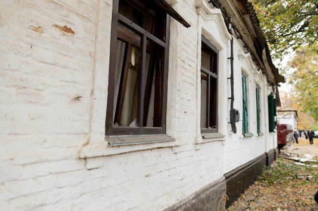 Russian attack towards civilian infrastructure in Ukraine’s Poltava DNIPRO, UKRAINE - OCTOBER 15: (----EDITORIAL USE ONLY - MANDATORY CREDIT - DNIPROPETROVSK REGIONAL MILITARY ADMINISTRATION OF UKRAINE HANDOUT - NO MARKETING NO ADVERTISING CAMPAIGNS - DISTRIBUTED AS A SERVICE TO CLIENTS---- HANDOUT - NO MARKETING NO ADVERTISING CAMPAIGNS - DISTRIBUTED AS A SERVICE TO CLIENTS----) A view of the destruction after the Russian combined attack towards civilian infrastructure and damaged a school building, an apartment building, three private houses, an administrative building, and four vehicles on Poltava, Ukraine on October 15, 2026. Dnipropetrovsk Regional Military Anadolu Dnipropetrovs ka Oblast Ukraine. Editorial use only. Please get Copyright: x2026xAnadoluxDnipropetrovskxRegionalxMilitaryx