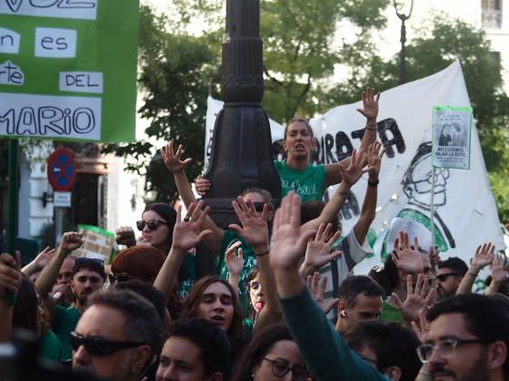 October 15, 2026, Madrid, Madrid, Spain: MADRID, SPAIN - October 15: Public education in Madrid is on strike, and the teachers called a demonstration at the headquarters of the Regional Ministry of Education (ConsejeroÂ­a de EducacioÂ³n). The teachers got past the police cordon and blocked major thoroughfares Calle de AlcaloÂ¡ and Paseo de Recoletos, causing traffic chaos as they passed through Plaza de ColoÂ³n and Plaza de Cibeles. Madrid Spain  - ZUMAh199 20261015_zip_h199_002 Copyright: xAaronxHerediax