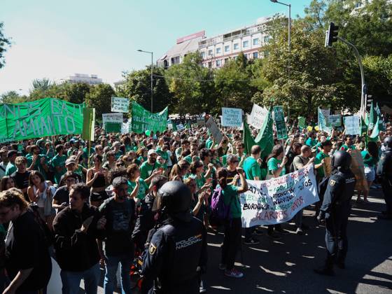 October 15, 2026, Madrid, Madrid, Spain: MADRID, SPAIN - October 15: Public education in Madrid is on strike, and the teachers called a demonstration at the headquarters of the Regional Ministry of Education (ConsejeroÂ­a de EducacioÂ³n). The teachers got past the police cordon and blocked major thoroughfares Calle de AlcaloÂ¡ and Paseo de Recoletos, causing traffic chaos as they passed through Plaza de ColoÂ³n and Plaza de Cibeles. Madrid Spain  - ZUMAh199 20261015_zip_h199_007 Copyright: xAaronxHerediax