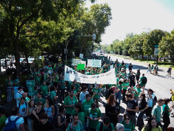 October 15, 2026, Madrid, Madrid, Spain: MADRID, SPAIN - October 15: Public education in Madrid is on strike, and the teachers called a demonstration at the headquarters of the Regional Ministry of Education (ConsejeroÂ­a de EducacioÂ³n). The teachers got past the police cordon and blocked major thoroughfares Calle de AlcaloÂ¡ and Paseo de Recoletos, causing traffic chaos as they passed through Plaza de ColoÂ³n and Plaza de Cibeles. Madrid Spain  - ZUMAh199 20261015_zip_h199_020 Copyright: xAaronxHerediax