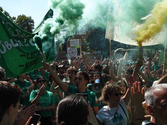 October 15, 2026, Madrid, Madrid, Spain: MADRID, SPAIN - October 15: Public education in Madrid is on strike, and the teachers called a demonstration at the headquarters of the Regional Ministry of Education (Consejeria de Educacion). The teachers got past the police cordon and blocked major thoroughfares Calle de Alcala and Paseo de Recoletos, causing traffic chaos as they passed through Plaza de Colon and Plaza de Cibeles. Madrid Spain - ZUMAh199 20261015_zip_h199_013 Copyright: xAaronxHerediax