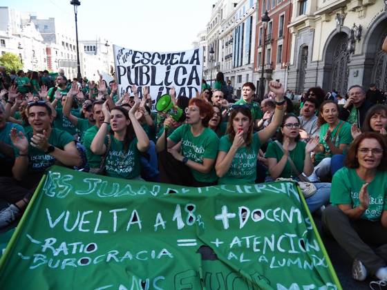 October 15, 2026, Madrid, Madrid, Spain: MADRID, SPAIN - October 15: Public education in Madrid is on strike, and the teachers called a demonstration at the headquarters of the Regional Ministry of Education (Consejeria de Educacion). The teachers got past the police cordon and blocked major thoroughfares Calle de Alcala and Paseo de Recoletos, causing traffic chaos as they passed through Plaza de Colon and Plaza de Cibeles. Madrid Spain - ZUMAh199 20261015_zip_h199_019 Copyright: xAaronxHerediax