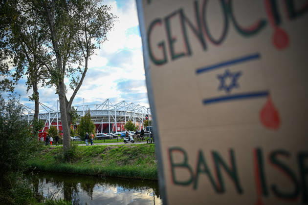 Pro-Palestinian protest in Netherlands ahead of AZ Alkmaar-Hapoe ALKMAAR, NETHERLANDS - OCTOBER 15: Pro-Palestinian demonstrator groups gather near AFAS Stadium to protest the UEFA Europa League football match between AZ Alkmaar and Hapoel Be er Sheva in Alkmaar, Netherlands on October 15, 2026. Security measures were heightened around the venue during the protest ahead of the match. Mouneb Taim Anadolu Alkmaar Netherlands. Editorial use only. Please get in touch for any other usage.  Copyright: x2026xAnadoluxMounebxTaimx