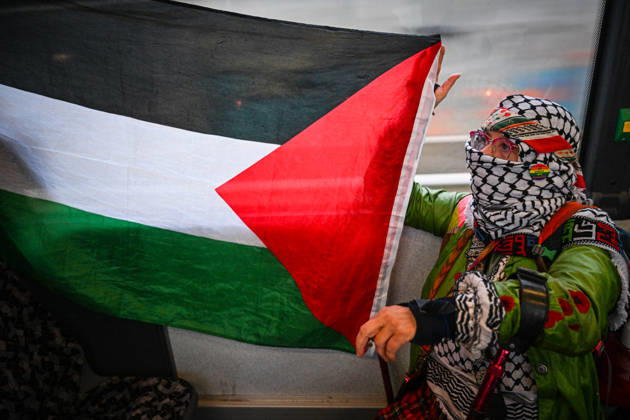 Pro-Palestinian protest in Netherlands ahead of AZ Alkmaar-Hapoe ALKMAAR, NETHERLANDS - OCTOBER 15: Pro-Palestinian demonstrator groups gather near AFAS Stadium to protest the UEFA Europa League football match between AZ Alkmaar and Hapoel Be er Sheva in Alkmaar, Netherlands on October 15, 2026. Security measures were heightened around the venue during the protest ahead of the match. Mouneb Taim Anadolu Alkmaar Netherlands. Editorial use only. Please get in touch for any other usage.  Copyright: x2026xAnadoluxMounebxTaimx