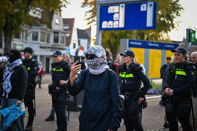 Pro-Palestinian protest in Netherlands ahead of AZ Alkmaar-Hapoe ALKMAAR, NETHERLANDS - OCTOBER 15: Pro-Palestinian demonstrator groups gather near AFAS Stadium to protest the UEFA Europa League football match between AZ Alkmaar and Hapoel Be er Sheva in Alkmaar, Netherlands on October 15, 2026. Security measures were heightened around the venue during the protest ahead of the match. Mouneb Taim Anadolu Alkmaar Netherlands. Editorial use only. Please get in touch for any other usage.  Copyright: x2026xAnadoluxMounebxTaimx