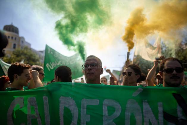 October 15, 2026, Madrid, Spain: A man takes part in a demonstration for education, amidst smoke from flares..Gathering of teachers on the second day of an indefinite strike, calling for improvements to public education in the Community of Madrid. Madrid Spain  - ZUMAs197 20261015_aaa_s197_202 Copyright: xDavidxCanalesx